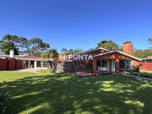 Punta Del Este Casa En Venta De 3 Dormitorios En Barrio Cantegril