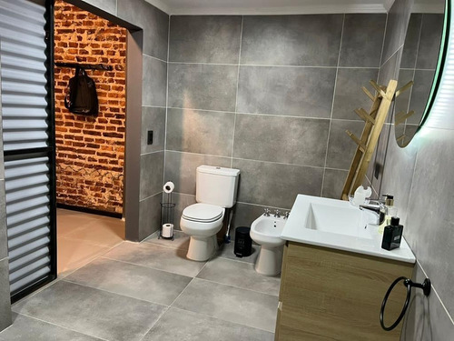 Imagen 9 de 17 de Alquiler O Venta Importante Inmueble Industrial Comercial - Ideal Showroom Exhibicion Local Con Deposito Galpon - Con Vivienda Independiente 4 Ambientes - A Metros De Caba - Vicente Lopez Chile 200
