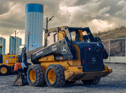 2021 Mini Cargador John Deere 332g