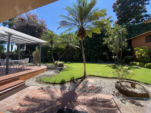 Casa En Venta Y Renta Dentro De Calle Cerrada Con Seguridad, En Palmira Tinguindin, Cuernavaca Mor
