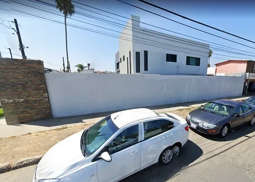 Casa De Adjudicación Bancaria En Venta Ubicada En Del Cantil, Col. Jardines Playas De Tijuana, 22500 Baja California Norte. Cmr