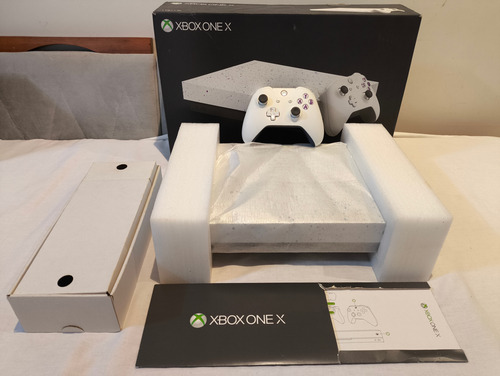 Microsoft Xbox One X 1tb Edição Especial Hyperspace - Xbox One X Hyperspace Edition (Recondicionado)