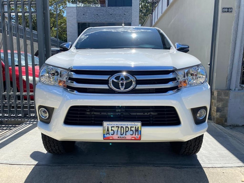 Imagen 2 de 11 de Toyota Hilux Revo Diésel