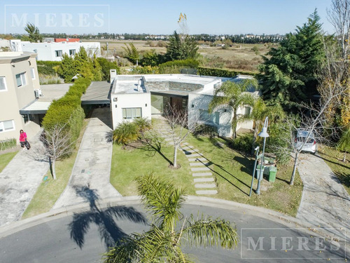 Casa En Venta Sobre Lote Interno En Los Alisos, Nordelta.