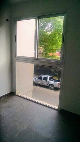 Imagen 4 de 10 de Departamento Dos Dormitorios En Edificio, Primer Piso.