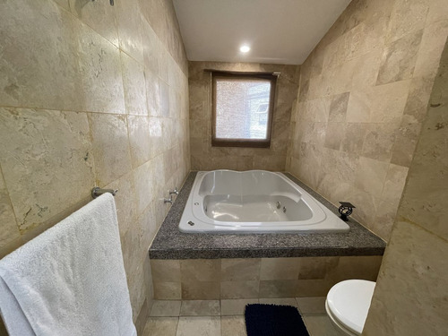Espectacular Casa Con Excelente Ubicación En La Mejor Zona De La Herradura