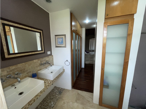 Se Alquila Casa 360m2 5h+s/4b+s/4pe Lomas De La Lagunita