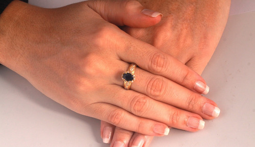 Imagem 2 de 3 de Anel De Formatura Com Safira Azul Oval, Em Ouro 18k750