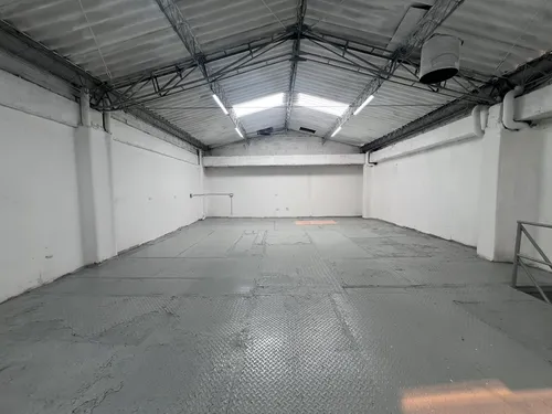 Bodega En Arriendo Ubicada En El Poblado Sector Almacentro (24940).