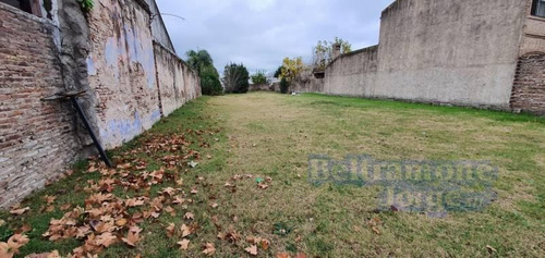 Imagen 2 de 4 de Gran Terreno Libre En Venta En Barrio Centro De Granadero Baigorria. Único En La Zona
