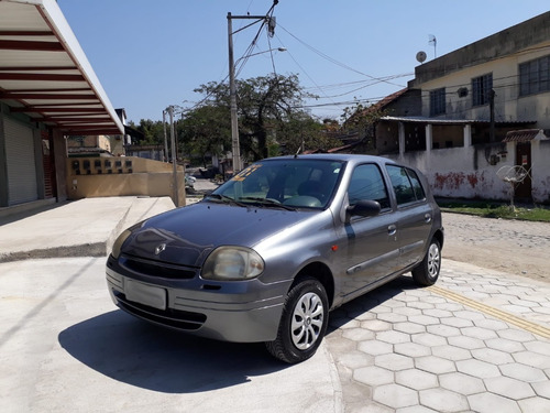 Imagem 1 de 12 de Renault Clio 2001 - Rn 1.0 Hatch - Ar Cond. - Vid Elet. 4 Pt
