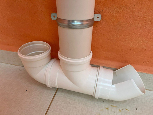 Comedero automático para perros y gatos suspendido color blanco