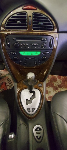 Imagem 5 de 14 de Citroën C5 2003 2.0 Exclusive Aut. 4p