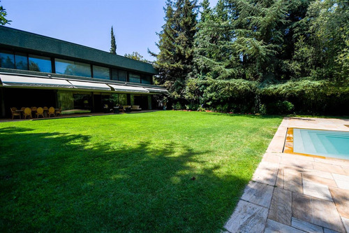 Casa En Venta De 4 Dorm. En Las Condes