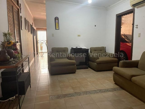 Imagen 26 de 30 de Casa En Venta Fundalara Este Barquisimeto, Calle Cerrada, Cerco Electrico, Amplio Estacionamiento, Servicio De Agua Constante, Info. 0424-5337900, Nds 02/06