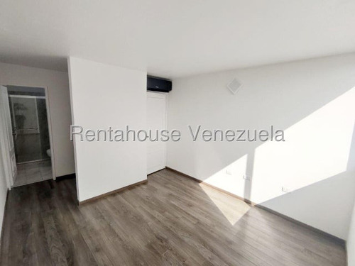 Se Alquila Estupendo Apto En Colinas De La Tahona Cod 25-18273 Rex