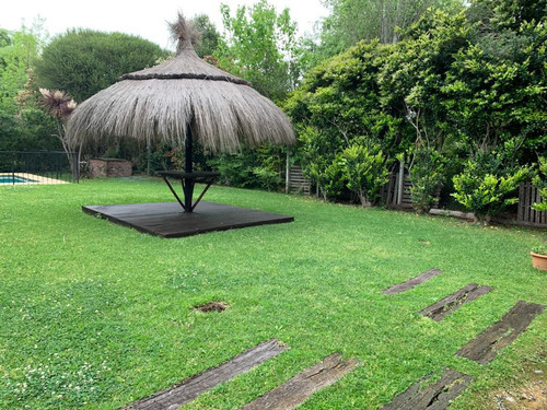 Casa En Venta En Altos De Las Condes, Pilar