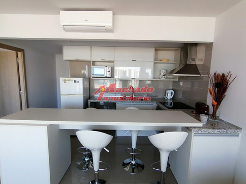 Hermoso Apartamento En Torre Nueva De Categoria A Pasos Del Mar- Ref: 3426