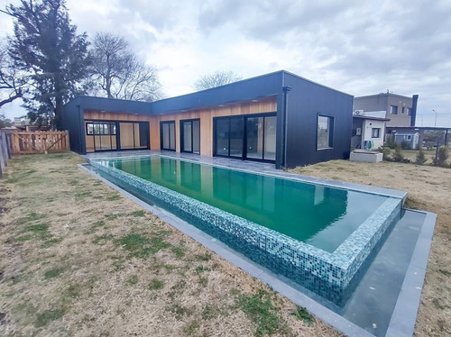 Imagen 3 de 30 de Moderna Casa De 4 Ambientes A Estrenar En Venta En San Ramiro, Pilar Del Este
