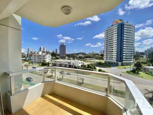 En Venta Hermoso Departamento En Brava, Punta Del Este.