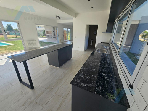 Casa 5 Ambientes En Venta - Barrio Cerrado Santo Tomás - Pilar