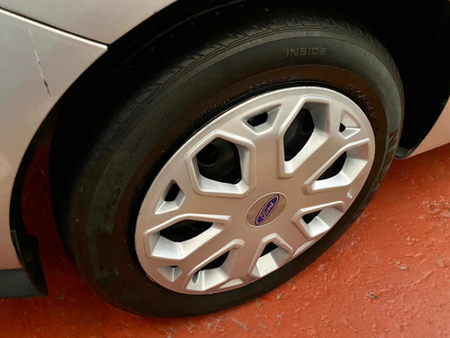 Imagen 7 de 11 de Ford Fiesta 1.6 S Sedan Std 5 Vel Ac 2015