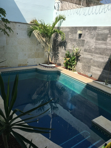 Imagen 3 de 14 de Casa De Dos Pisos Con Alberca, 3 Recamaras Y 5 Baños.
