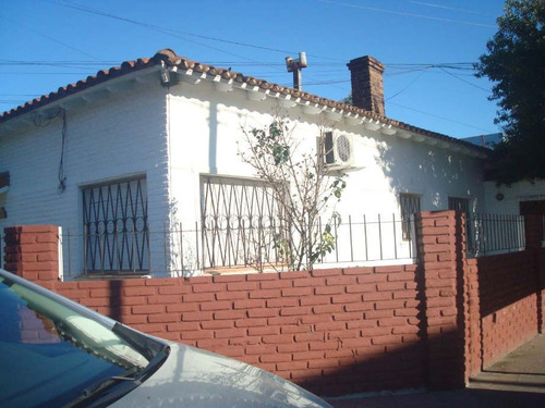 Imagen 2 de 14 de Chalet En Venta En Ituzaingo Norte