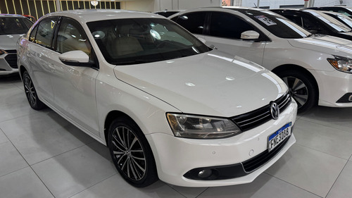 Volkswagen Jetta 2.0 Comfortline Flex 4p Automática