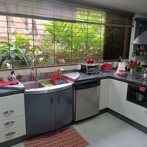 Ss: Vende Casa 24-13892 En Cumbres De Curumo De 832 M2. De 5h/7b/4pe
