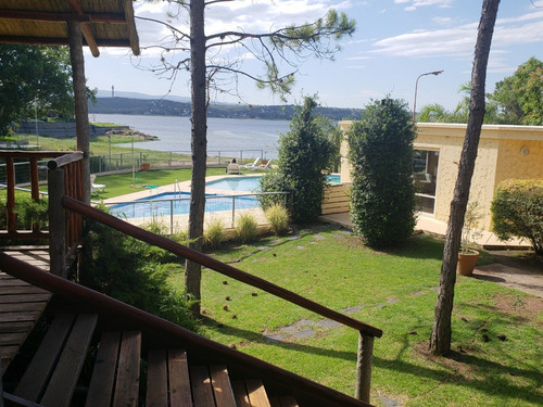 Imagen 2 de 14 de Cabaña Sobre El Lago Para 4-5-6 Pasajeros. Pileta Climatizada Y Fría Con Solar Húmedo