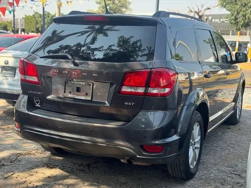 Dodge Journey 2.4 Sxt 7 Pasajeros At