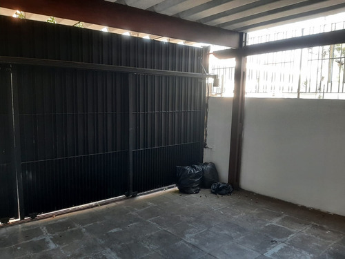 Sobrado No Bairro De Mirandópolis Com 01 Suite E 03 Quartos, 2 Vagas Na Garagem.