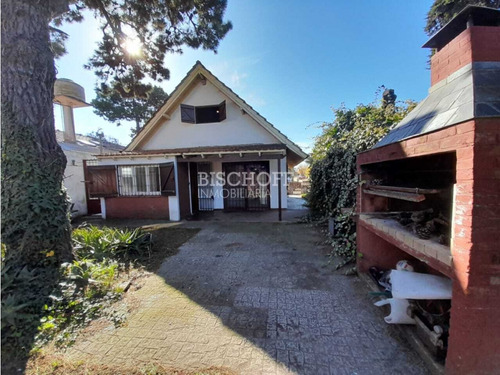Casa En Dos Plantas, Todos Los Servicios. Ideal Vivienda Permanente
