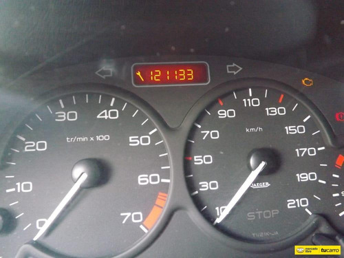 Peugeot 206 .