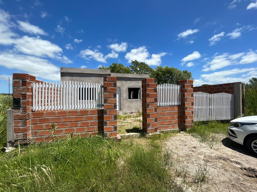 Casa Sola En Lote En Construccion