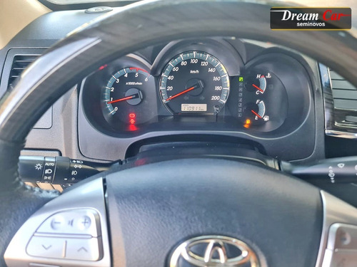 Imagem 4 de 14 de Toyota Hilux Sw4 3.0 Srv 4x4 7 Lugares 2014