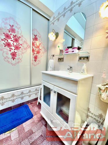 Chalet En Dos Plantas Amplio Lote Con 3 Dormit. Y Servicios, Quincho, Fondo Libre