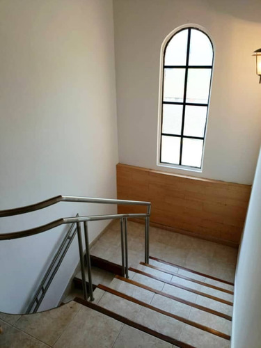 Townhouse En Lastrinitarias, Mañongo Cerca De Farmatodo Semi Amoblado