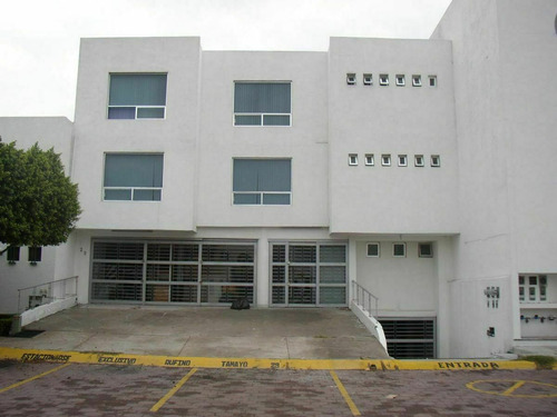 Se Renta Edificio En Pueblo Nuevo, 3 Niveles, C400m2, Sala D