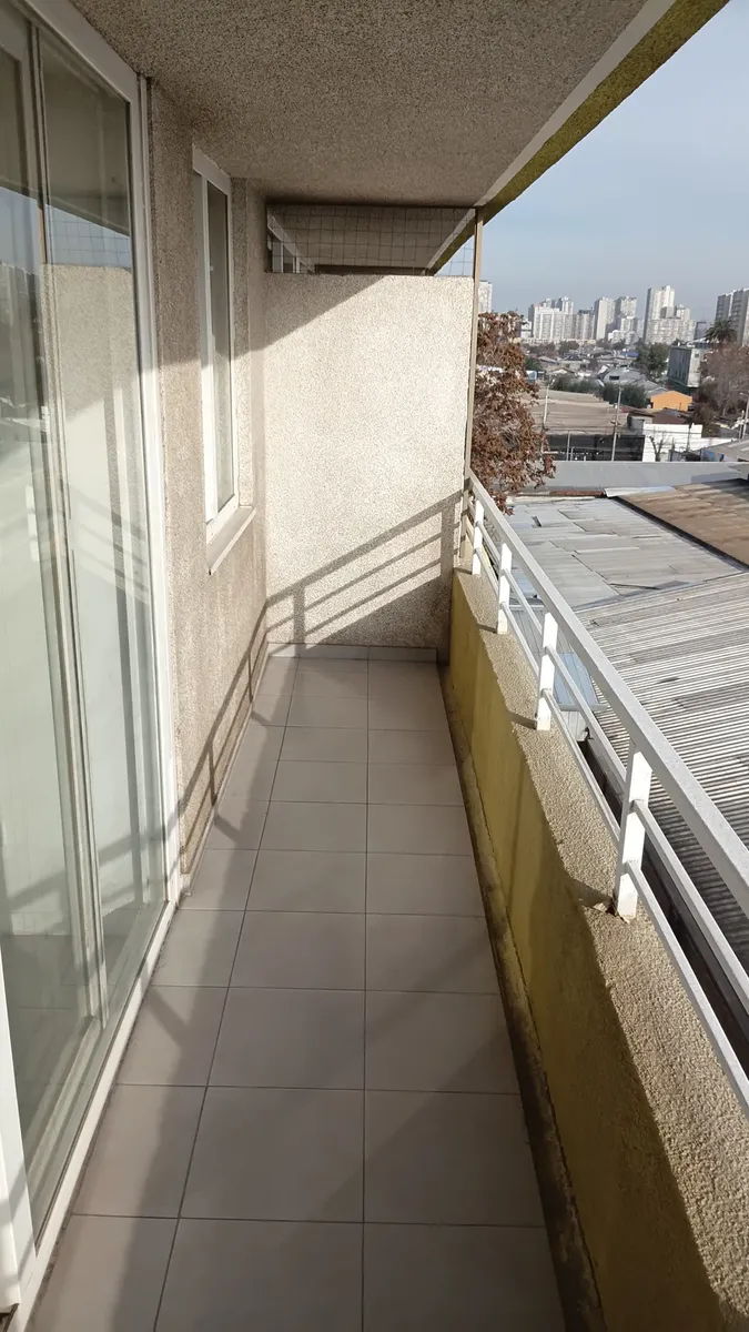Imagen 2 de 11 de Amplio Depto 2 Cuadras Metro Gruta Lourdes Amplia Terraza.