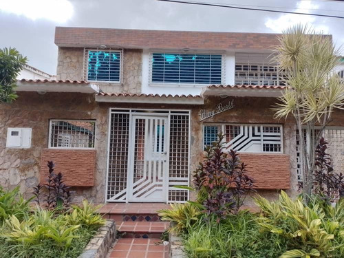 Casa En La Urb. El Pinar, Naguanagua En Venta.- Inmobiliaria Maggi 1652