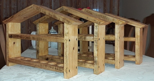 Hueveras Madera. Capacidad: Una Docena De Huevos. Barnizadas