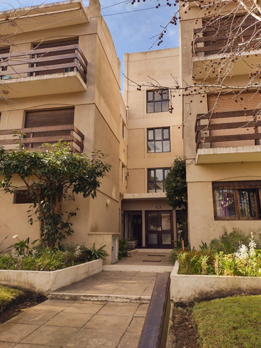 Imagen 1 de 12 de Departamento En Venta - 2 Ambientes C/cochera Céntrico