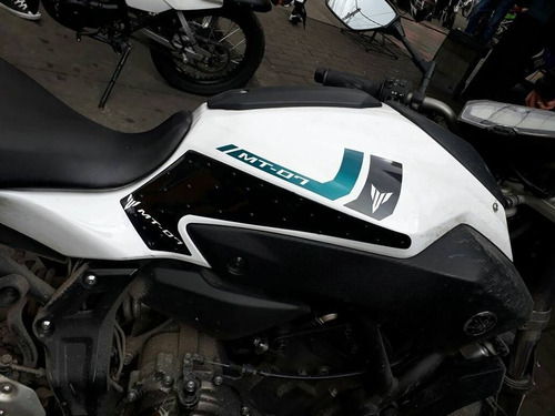 Protector De Pierneras Con Stop Grip Para Moto Yamaha Mt-07
