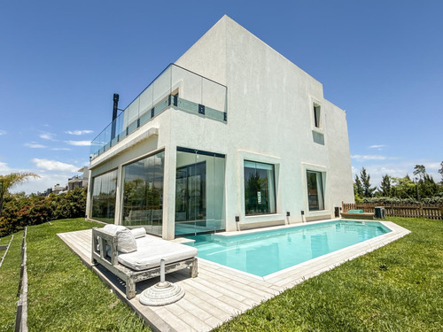 Casa En Venta Al Río 7 Amb. Minicine El Yacht Nordelta Tigre