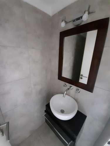 Departamento Dos Ambientes En Venta En Ituzaingo. Balcón Y Cochera