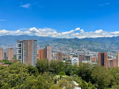 Apartamento En Venta En Tesoro. Cod V776071