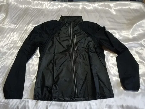 Chamarra under armour negra sale