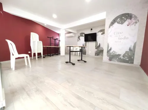 Local En Arriendo En Av Libertadores. Cod A27540